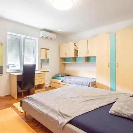 Amazing In With Kitchen Split