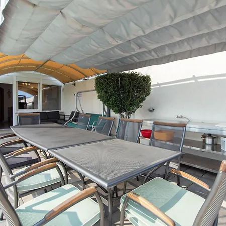 Amazing In With Kitchen Split