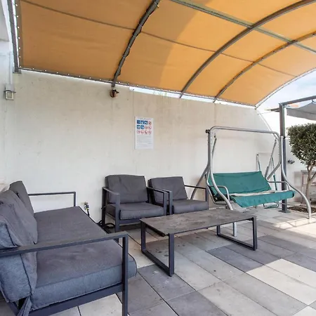 Amazing In With Kitchen * Split