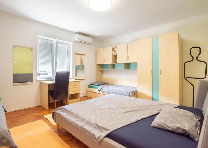 Amazing In With Kitchen Split