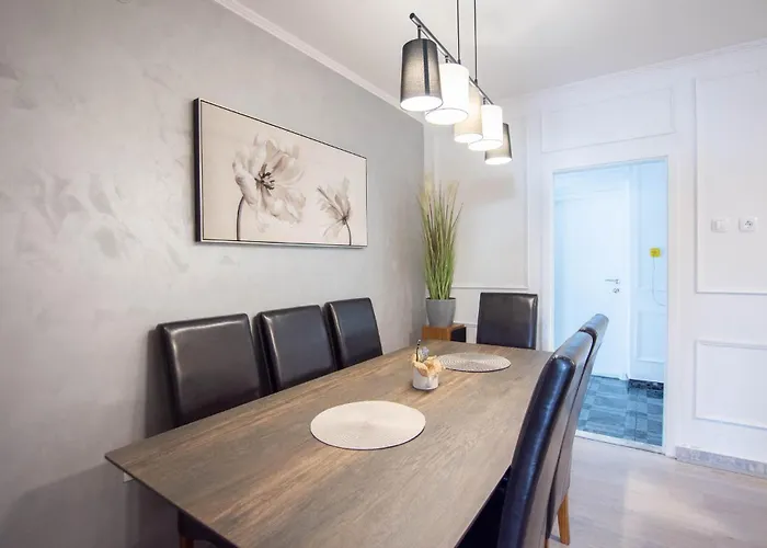 Apartment Amazing In With Kitchen Split