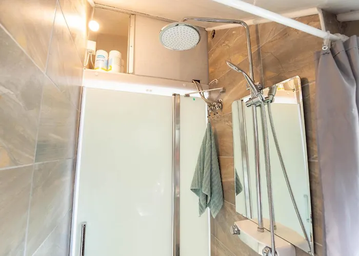 Amazing In With Kitchen Split