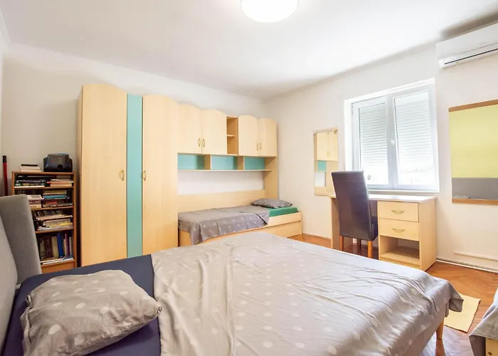 Amazing In With Kitchen Apartment