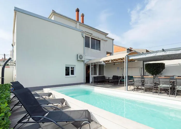 Amazing In With Kitchen Apartment *