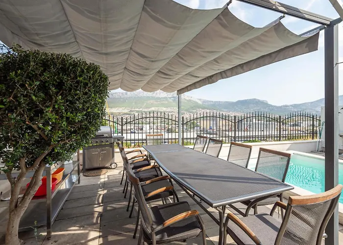 Apartment Amazing In With Kitchen Split