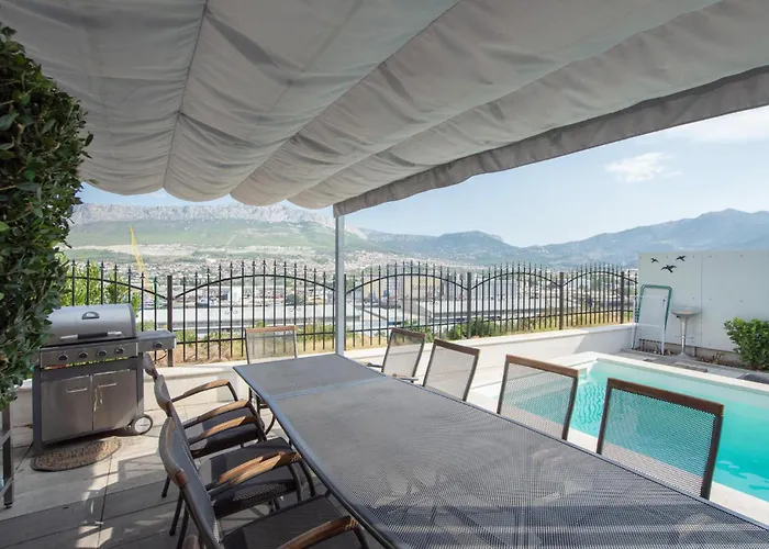 Amazing In With Kitchen Split